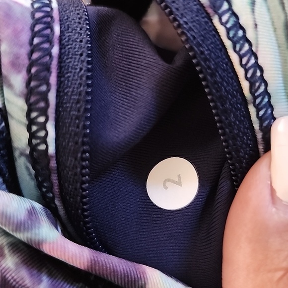 Lululemon capri leggings and shorts size 2 - Picture 5 of 6